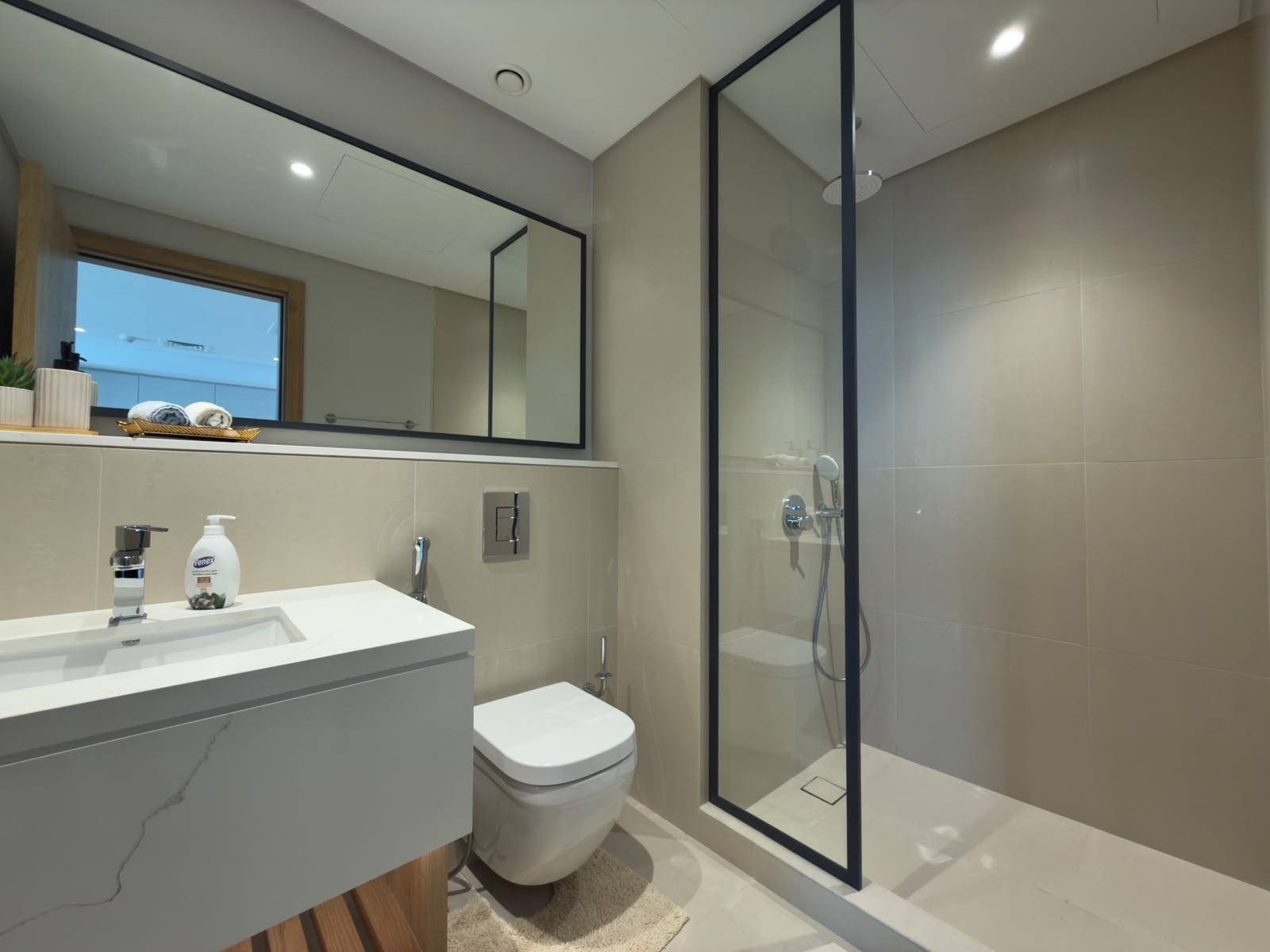 Marassi Terraces 1 - Luxury Glass Bathroom